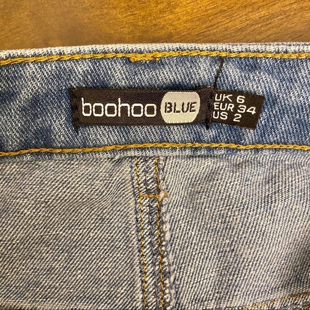 Boohoo NWT Sophie High Waist Distressed Jeans Women Light Wash Ripped Straight 2 - Picture 9 of 16